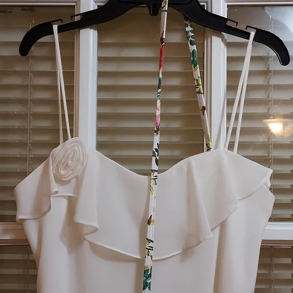 Off White/White Formal Dress (purse sold separately) - Picture 2 of 6